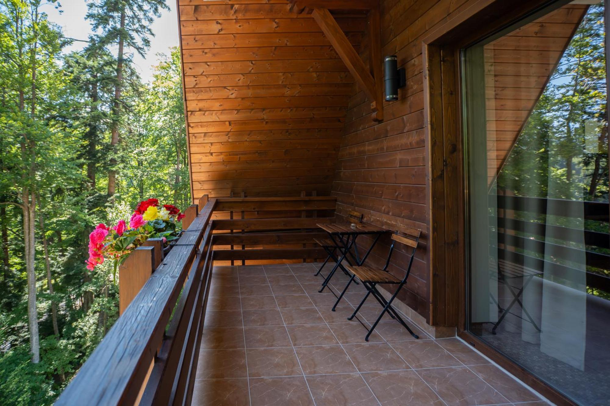 Opus Villa Σινάια Εξωτερικό φωτογραφία A balcony