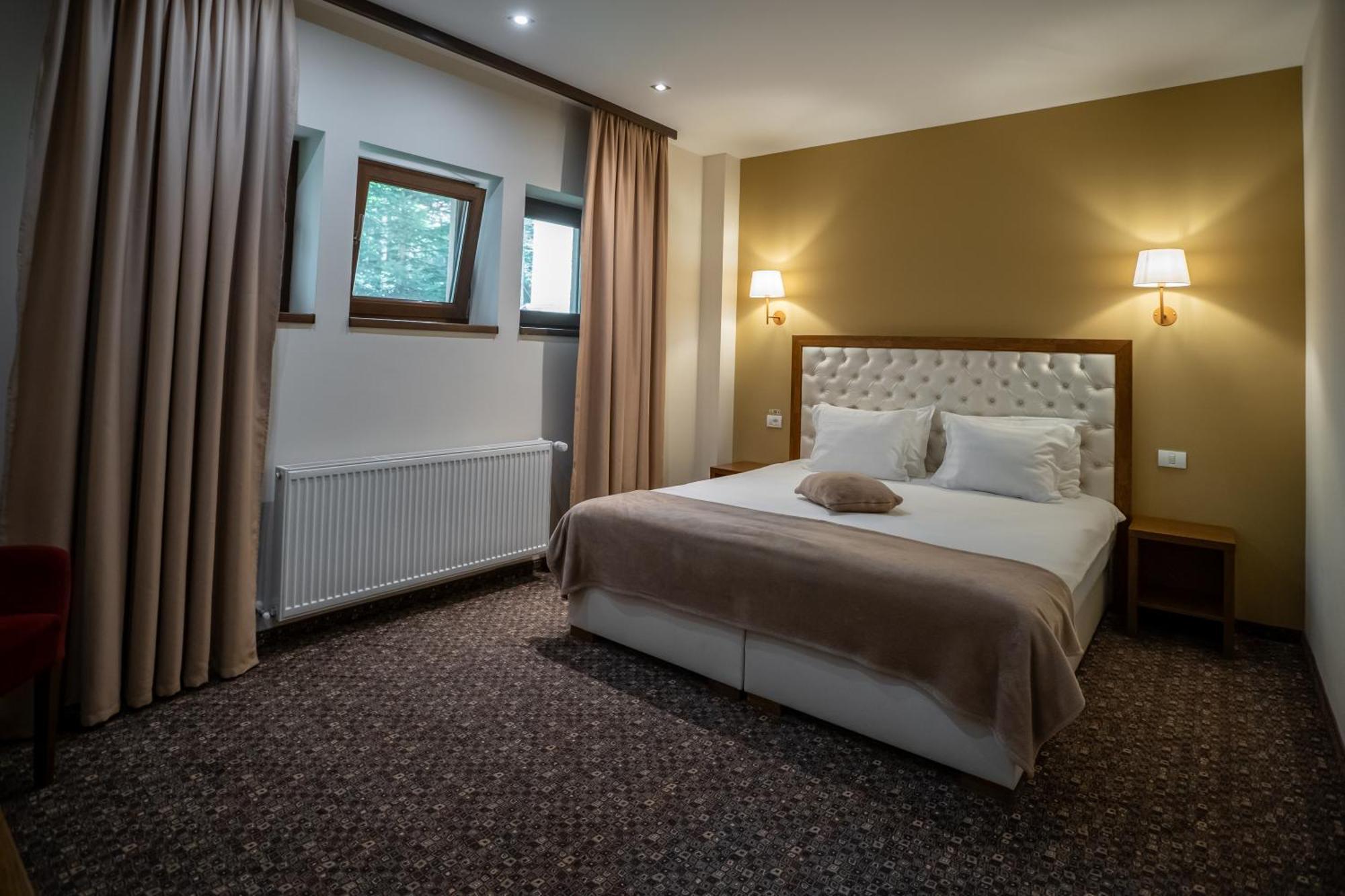 Opus Villa Σινάια Εξωτερικό φωτογραφία A bedroom in a hotel
